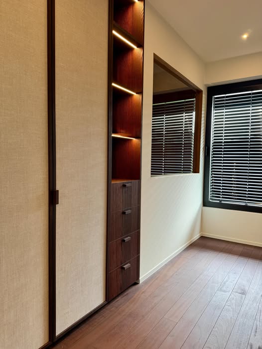 Dressing op maat in eik met LED-verlichting