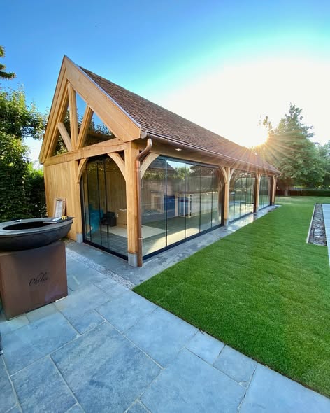 Poolhouse bij zonsondergang, Torhout
