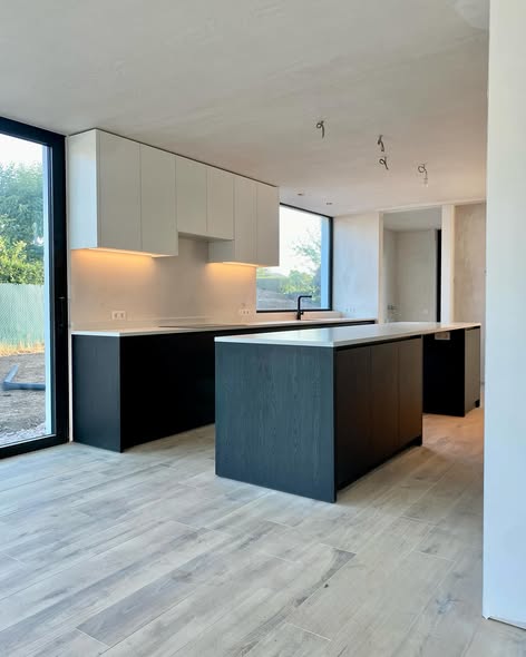 Maatkeuken in zwart eik met kookeiland, Merelbeke